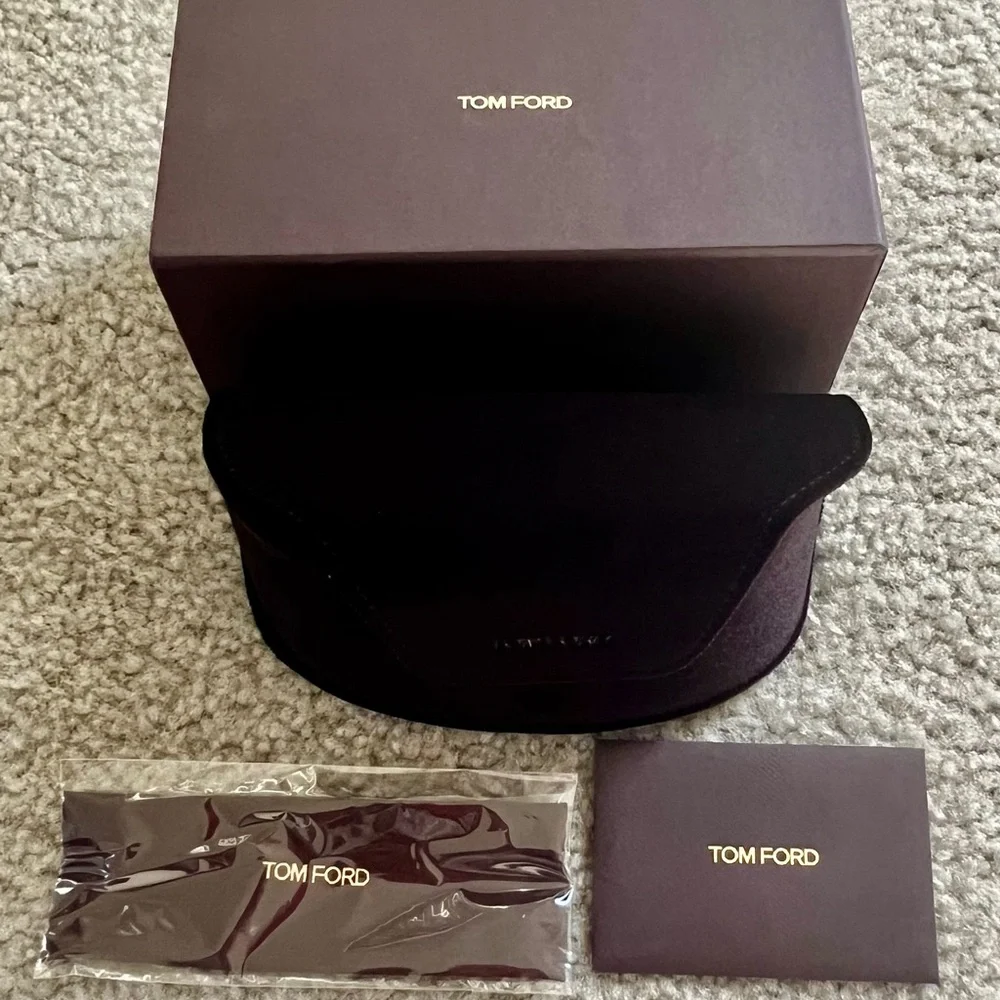 ❗️SOLD❗️TOM FORD Beatrix 52mm Shiny Black Sunglasses ~ Authentic Brand New - Picture 10 of 13